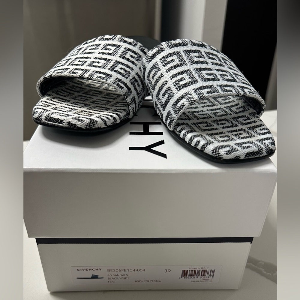 Givenchy slides 39, with box